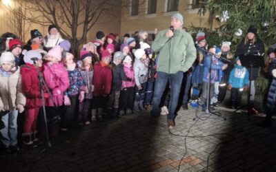 Zpívání u vánočního stromu, 30. 11. 2025, obec Nedabyle, ZŠ a MŠ Nedabyle